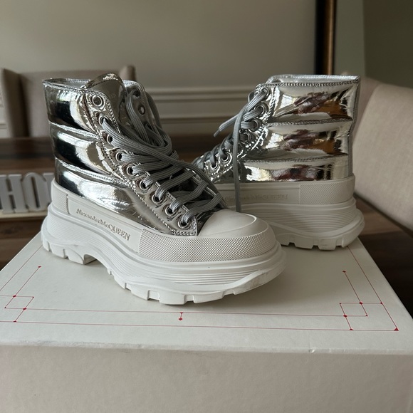 Alexander McQueen Shoes - Alexander McQueen platforms sneakers white and silver